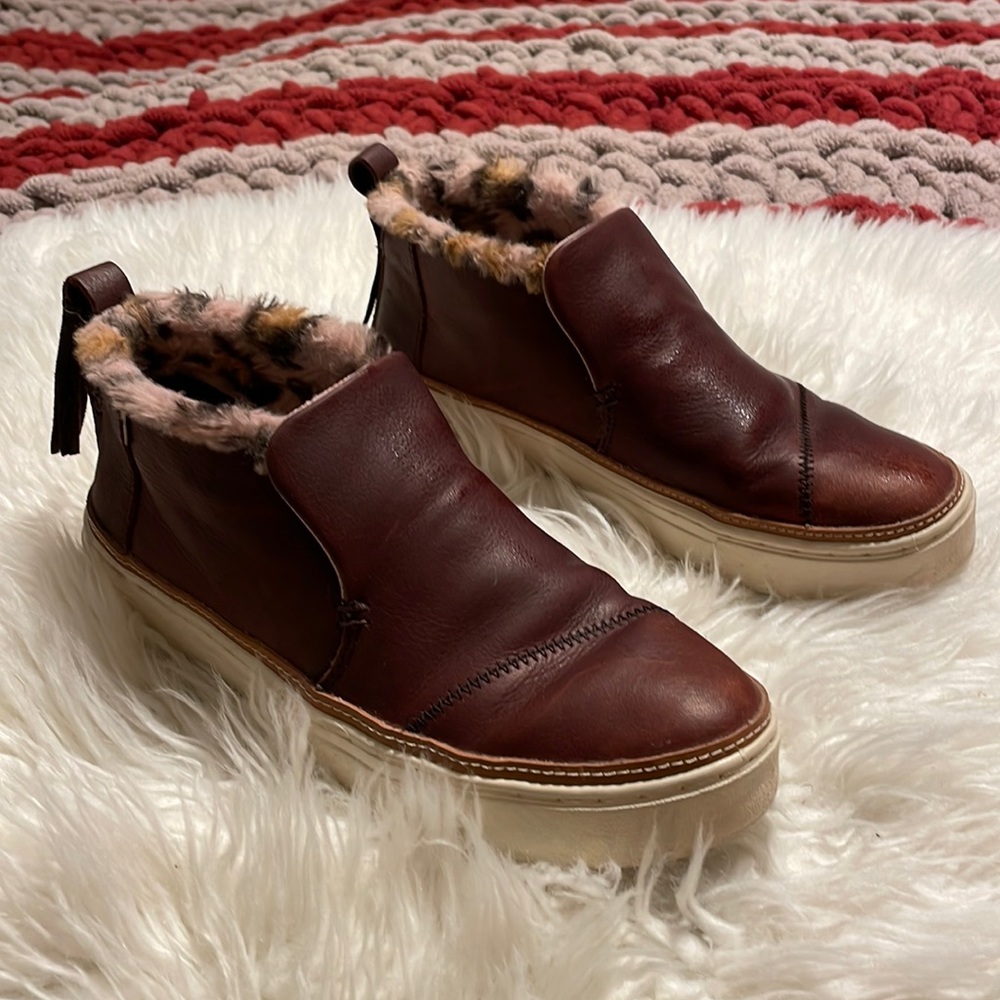 Cute slip on booties by Toms. Leather outer, cute fuzzy interior, rubber sole.